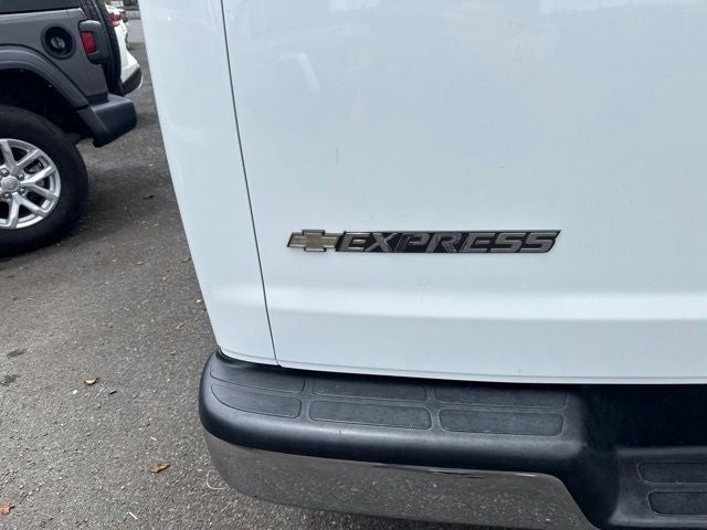 2022 Chevrolet Express 2500 Work Van Cargo