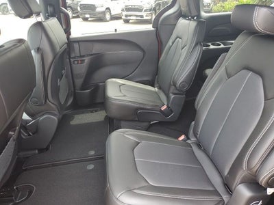 2025 Chrysler Voyager LX