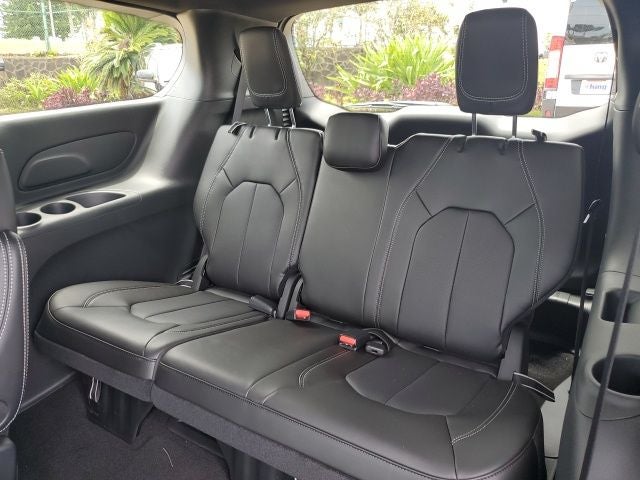 2025 Chrysler Voyager LX