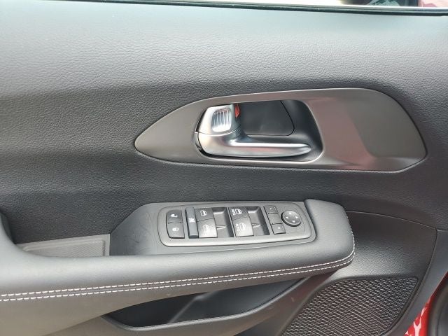 2025 Chrysler Voyager LX