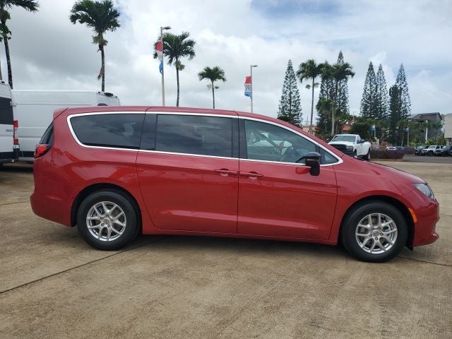 2025 Chrysler Voyager LX