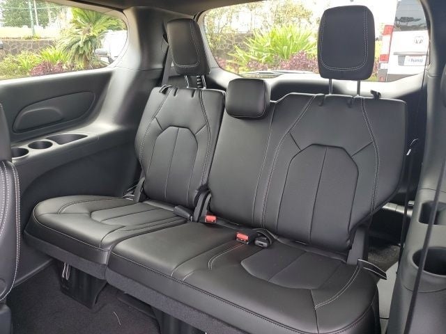 2025 Chrysler Voyager LX