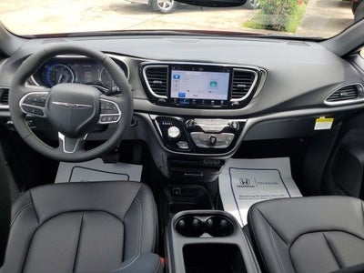 2025 Chrysler Voyager LX