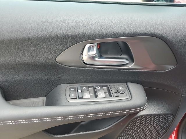 2025 Chrysler Voyager LX