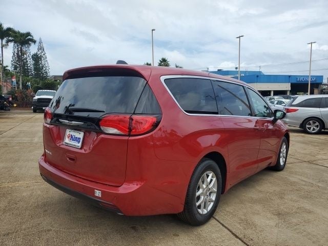 2025 Chrysler Voyager LX