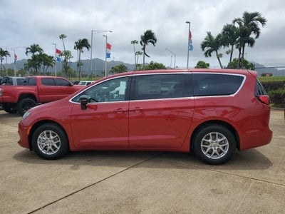 2025 Chrysler Voyager LX