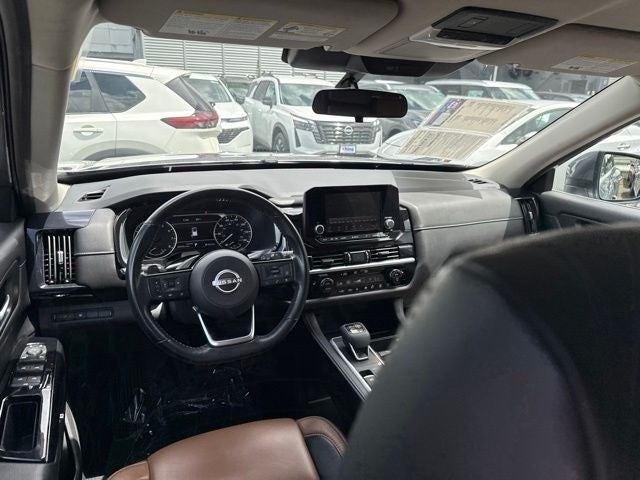 2022 Nissan Pathfinder SV