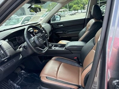 2022 Nissan Pathfinder SV