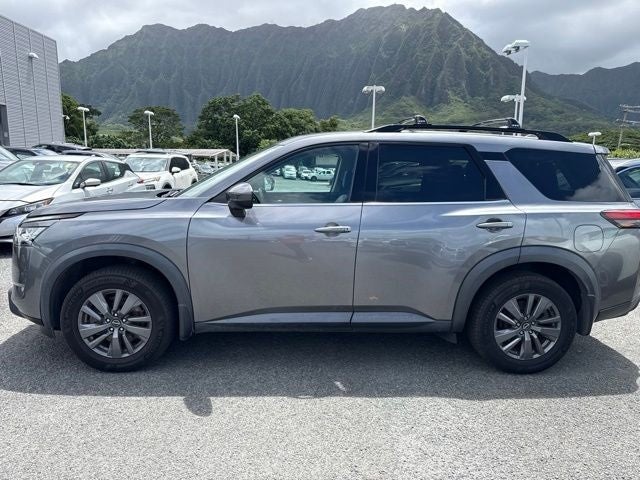 2022 Nissan Pathfinder SV
