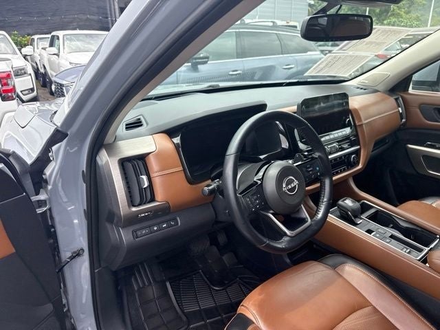 2022 Nissan Pathfinder Platinum