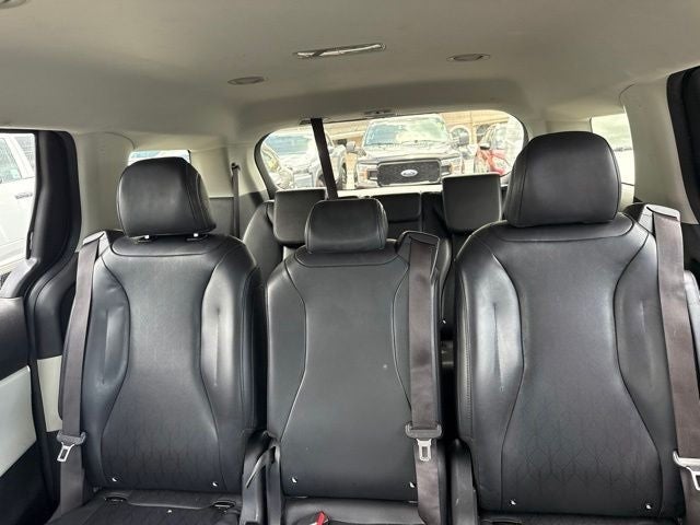 2022 Kia Carnival LX